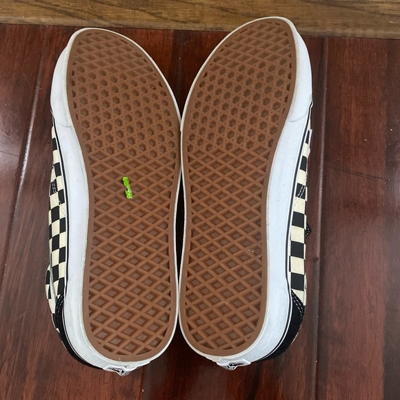 VANS “Off the Wall” Old Skool Blk/White Checkered low tops  NWOB - Picture 6 of 8